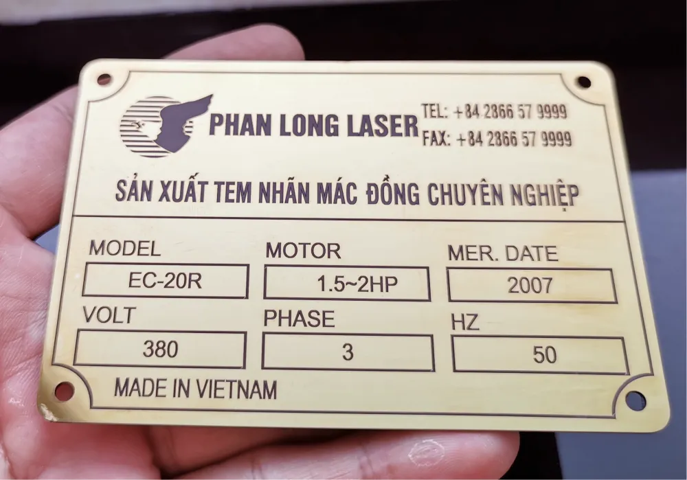 Gia công khắc laser logo nội dung thông số kỹ thuật lên tem nhãn mác kim loại đồng tại Quận Tân Bình, Sài Gòn