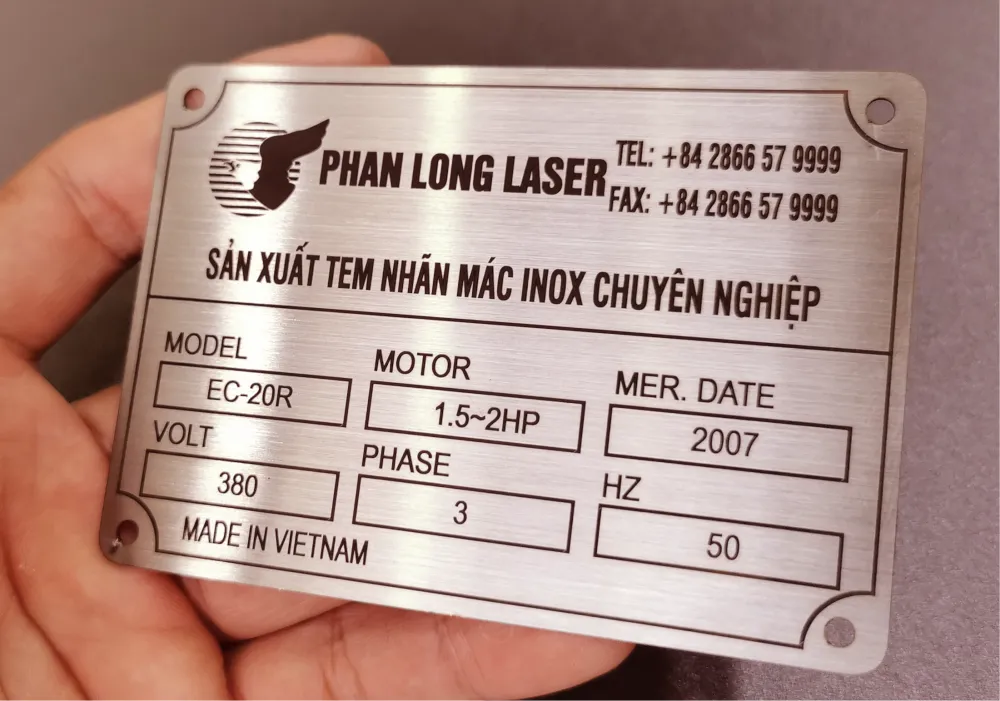 Khắc laser logo tạo hình tem nhãn mác kim loại inox theo yêu cầu lấy liền giá rẻ tại Hoàng Mai, Thanh Xuân, Thanh Trì, Từ Liêm, Cầu Giấy, Hà Đông, Long Biên, Hà Nội